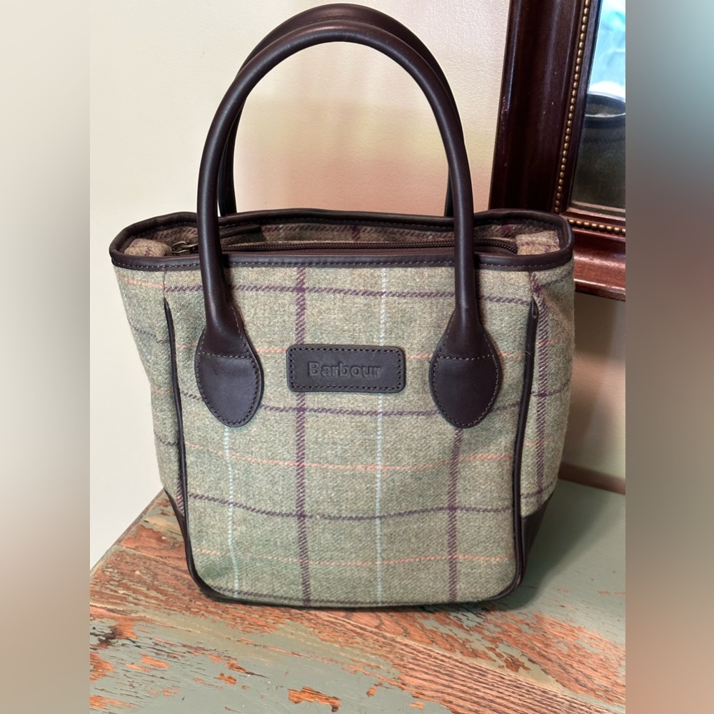 🍁🍂 FALL SALE Darling wool plaid and leather Barbour tote